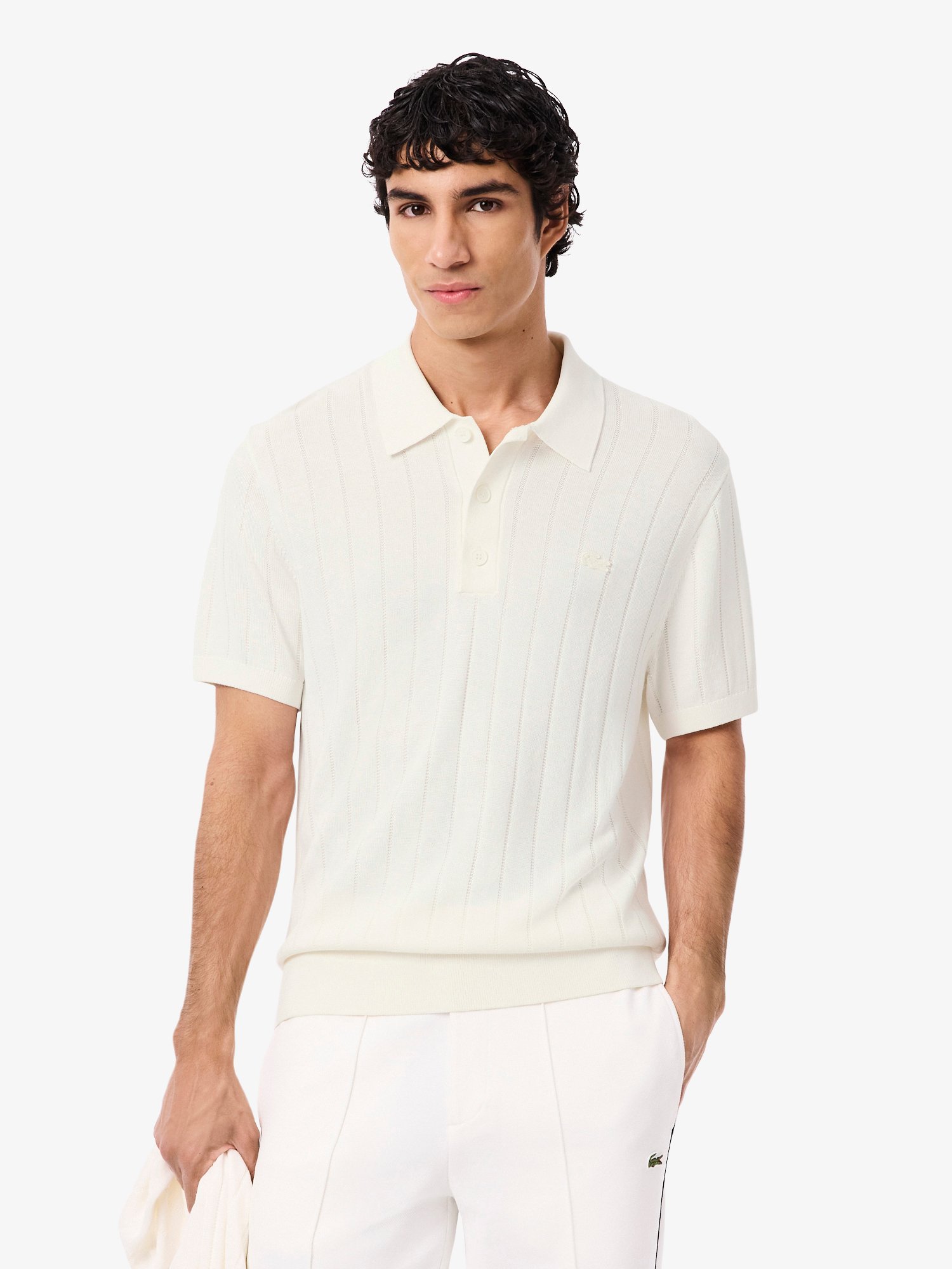 White ah533970v_70v_01.jpg